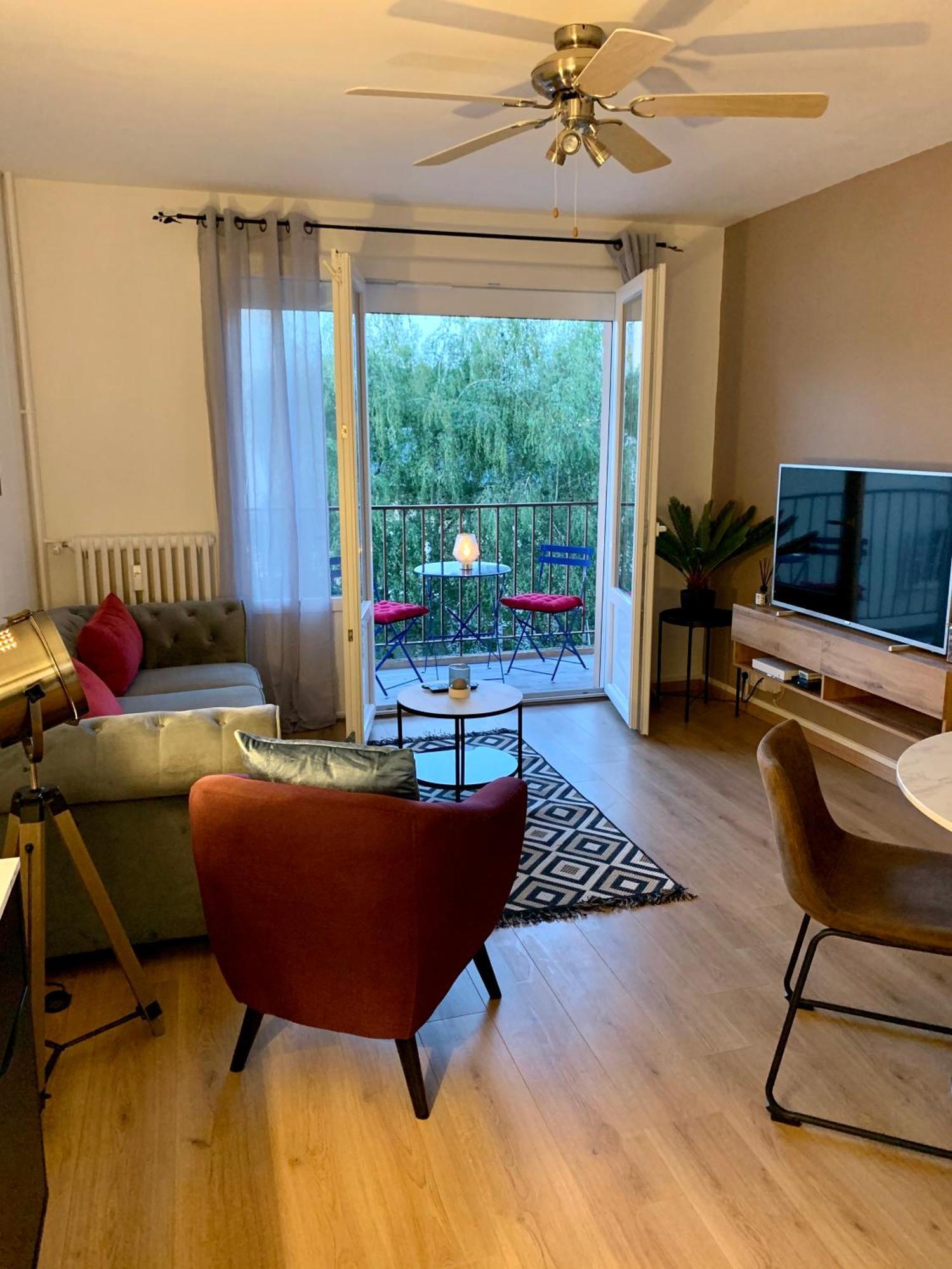 Bel Appartement Renove En Centre Ville Limoges Bagian luar foto